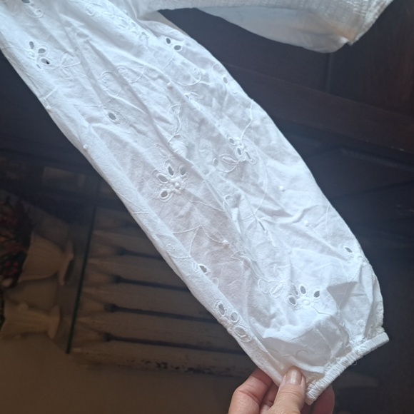 Express woman's size small white 100% cotton eyelet 1/2 blouse - Picture 7 of 7